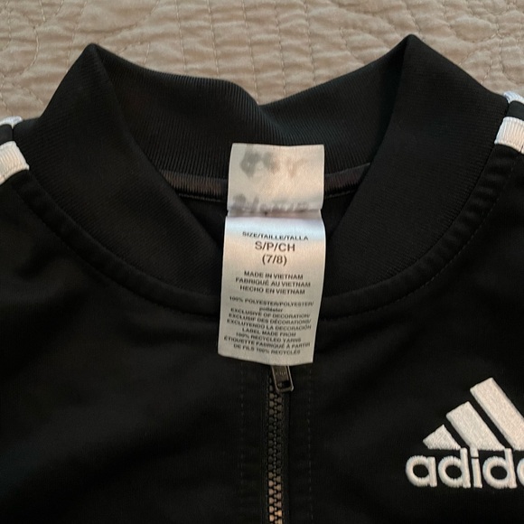 Kids Adidas warm up jacket. - Picture 2 of 3